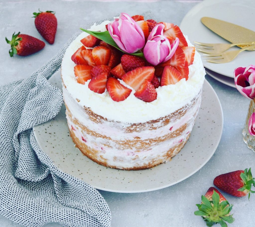 Naked Cake Mit Erdbeeren Cookiteasy By Simone Kemptner