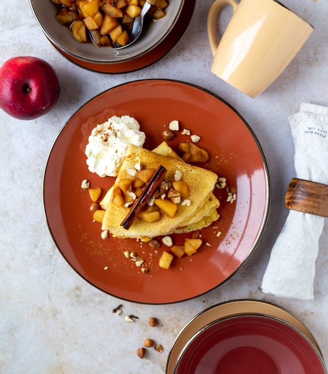 Apfel Palatschinken Mit Vanille Sahne Cookiteasy By Simone Kemptner