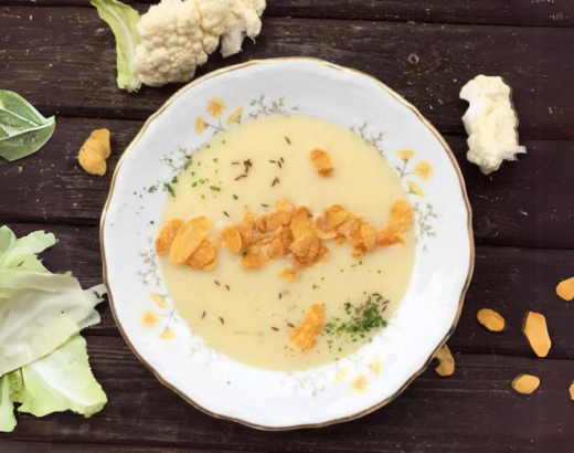 Karfiolsuppe mit Cornflakes