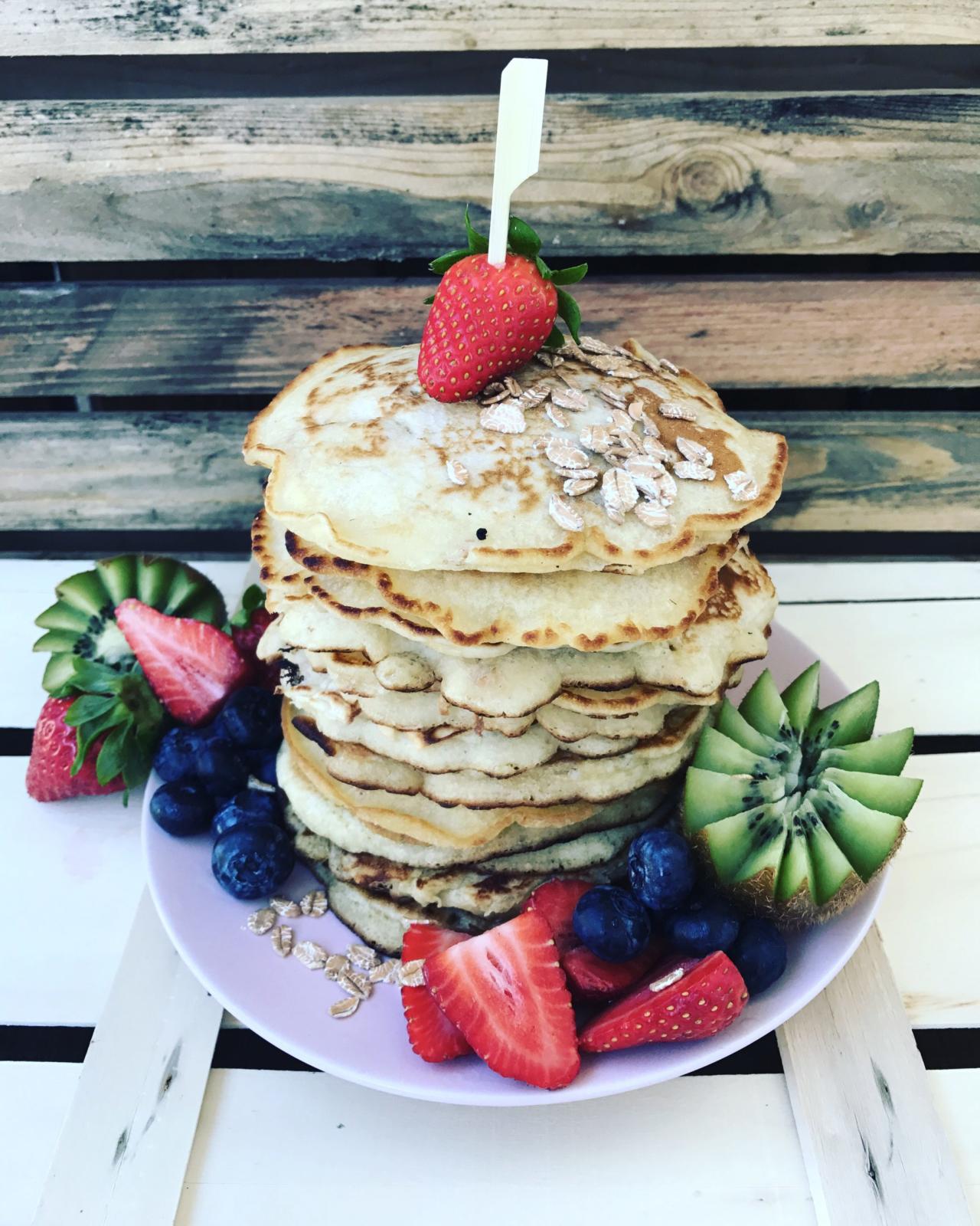 Hafermilch Pancakes mit Dinkelflocken