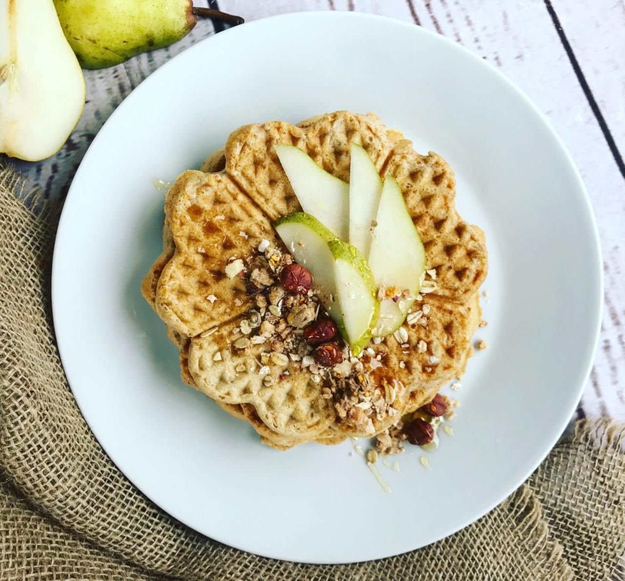 Vollkornwaffeln mit Honig Granola Topping