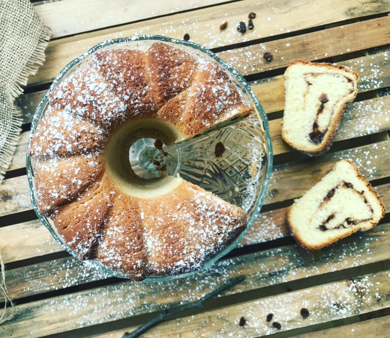 Germguglhupf mit Zwetschkenmarmelade