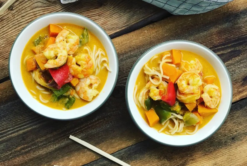 Thai Nudelsuppe mit Garnelen - cookiteasy by Simone Kemptner