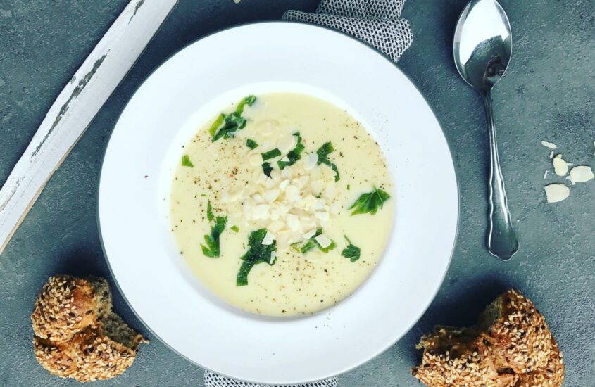 Kohlrabisuppe mit Mandelmus