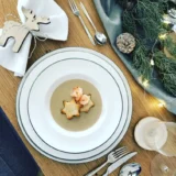 Maronisuppe mit Sterncroutons und Garnelen