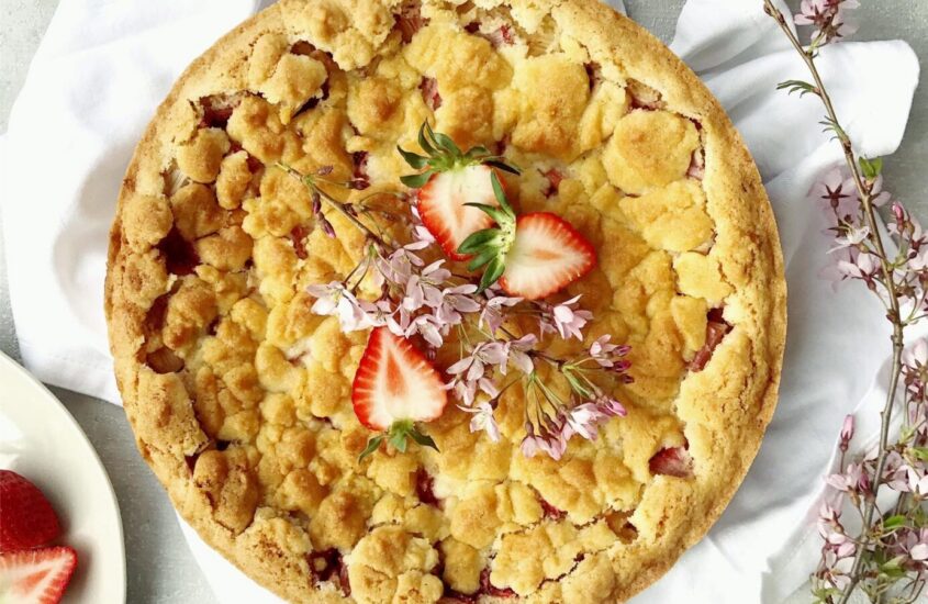 Erdbeer-Rharbarber-Streuselkuchen