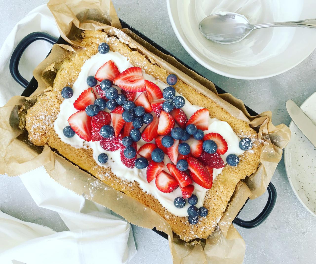 Dinkelkuchen mit Beeren
