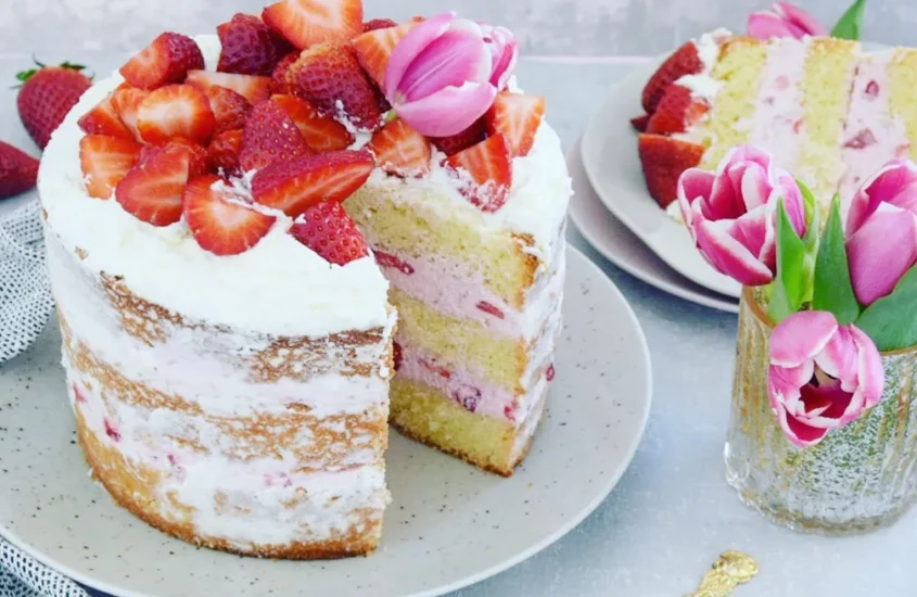 Naked Cake mit Erdbeeren