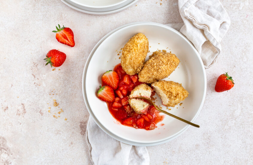 Topfennockerl mit Erdbeersauce
