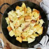 Kaiserschmarren aus dem Backofen mit Zwetschkenröster