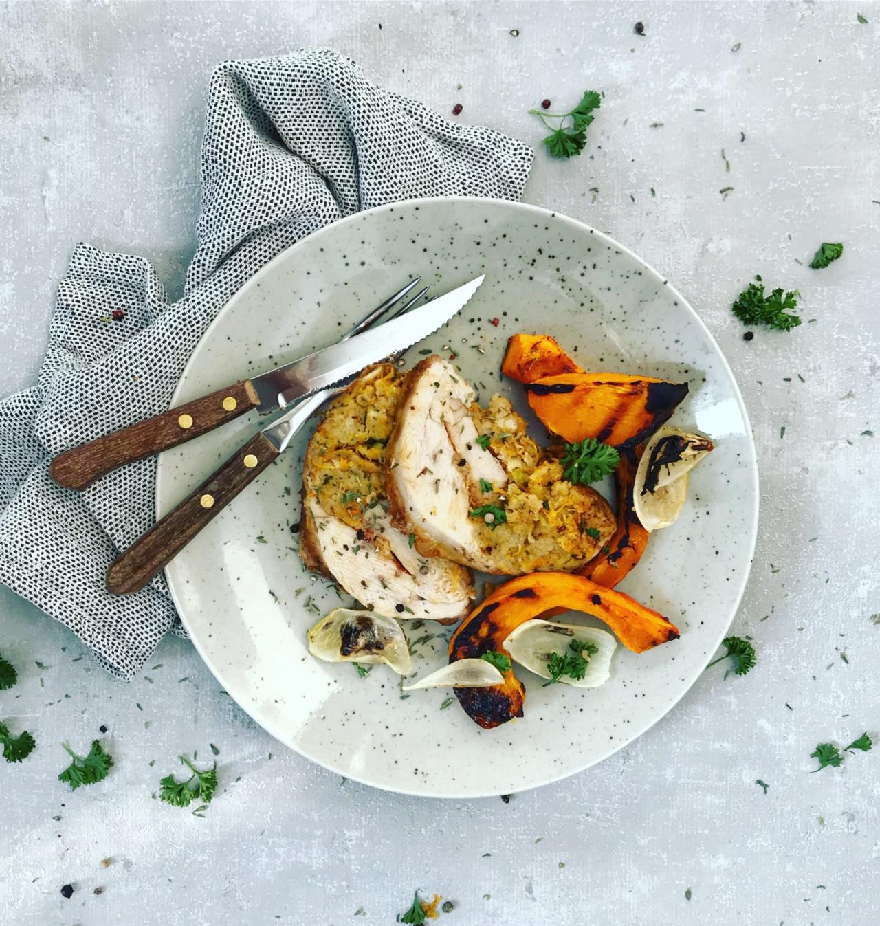 Gefülltes Huhn mit Kürbisspalten