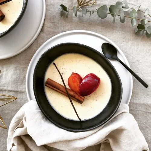 Zimt Pana Cotta mit Honig Pflaumen