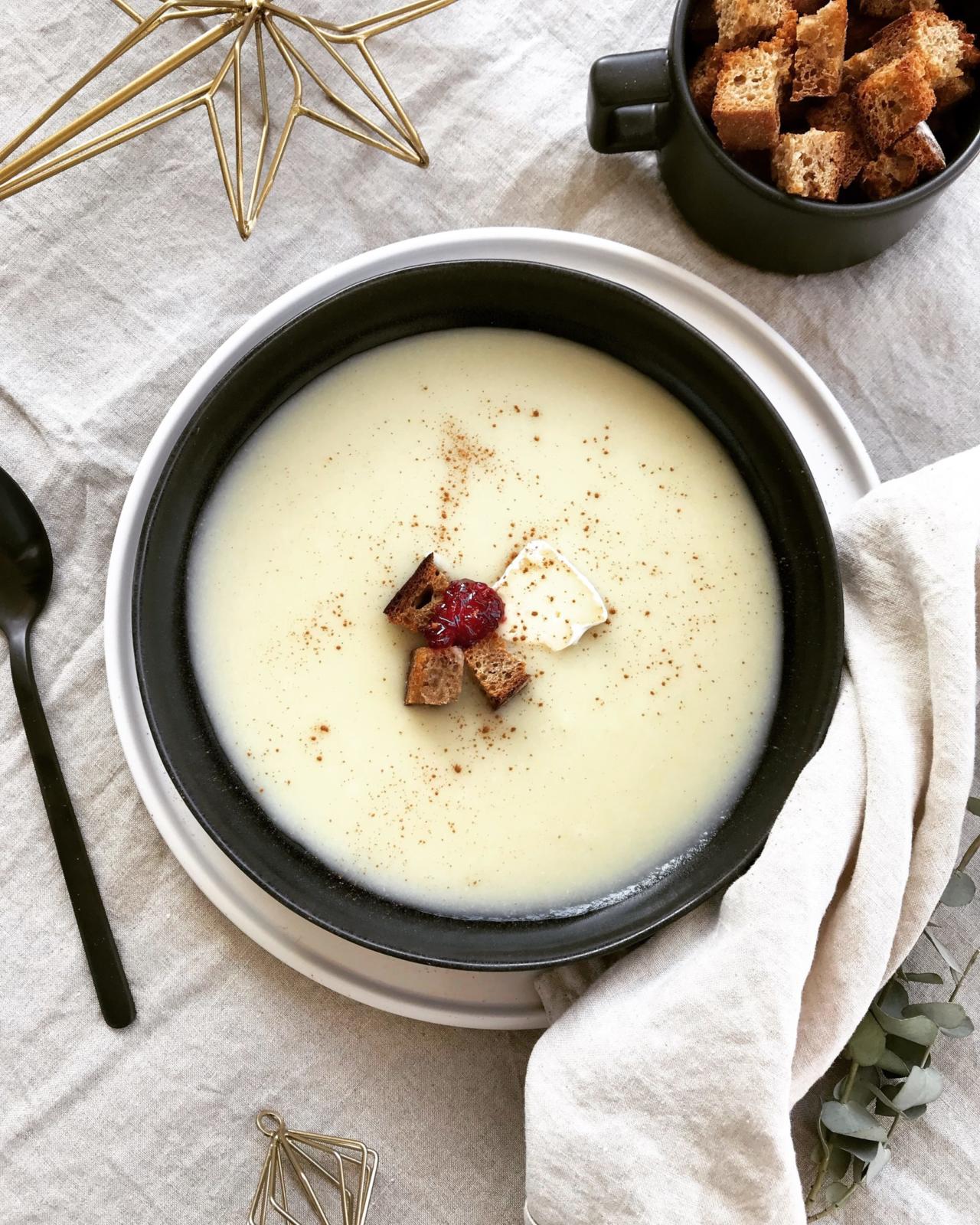 Sellerie Rahmsuppe mit Zimt Croutons