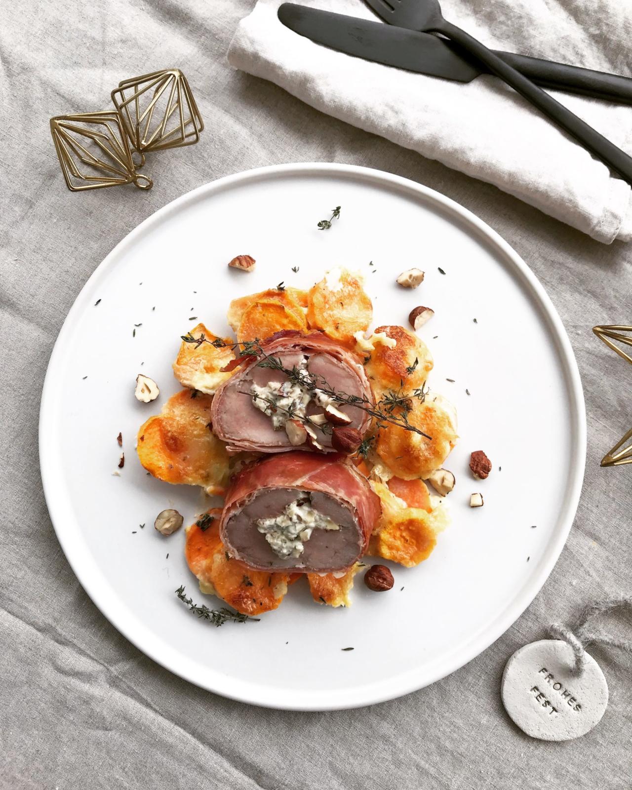 Gefülltes Schweinefilet im Speckmantel mit Süßkartoffel Gratin