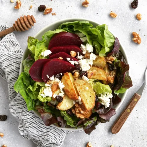 Wintersalat mit Kartoffel Wedges und Roten Rüben