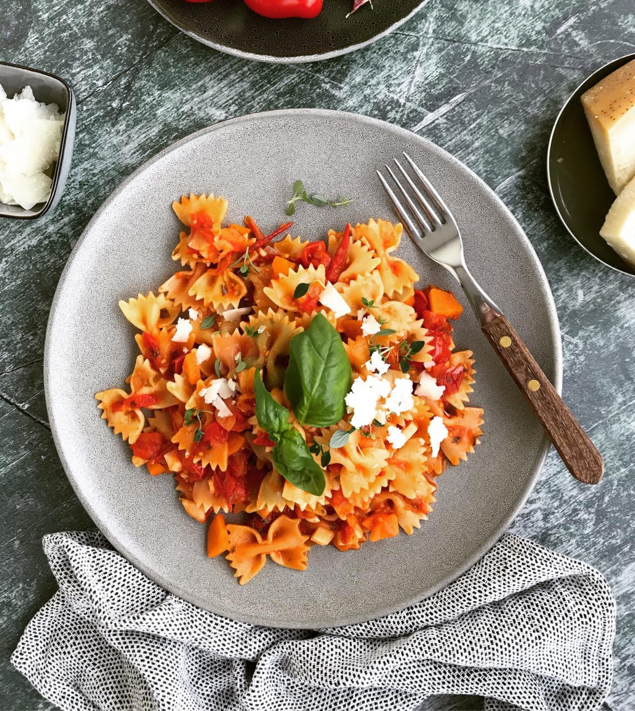 Nudeln mit Tomatensauce