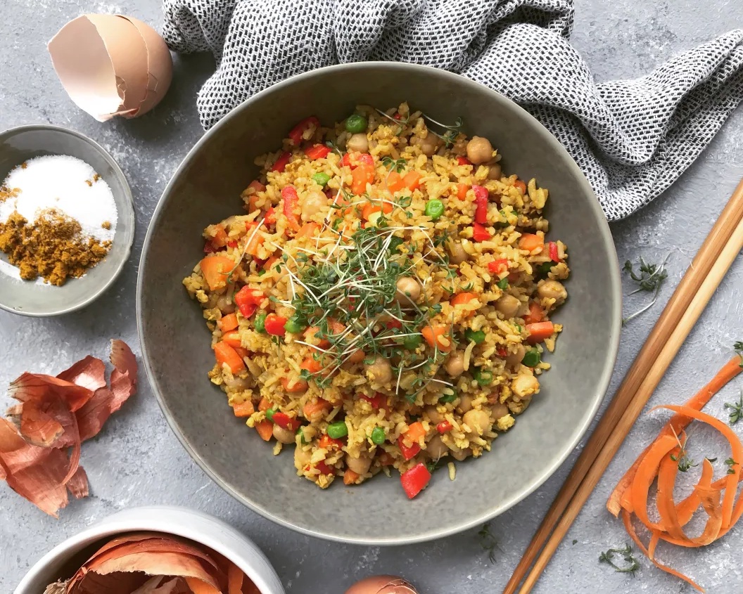Gebratener Reis mit Gemüse &amp; Kichererbsen - cookiteasy by Simone Kemptner