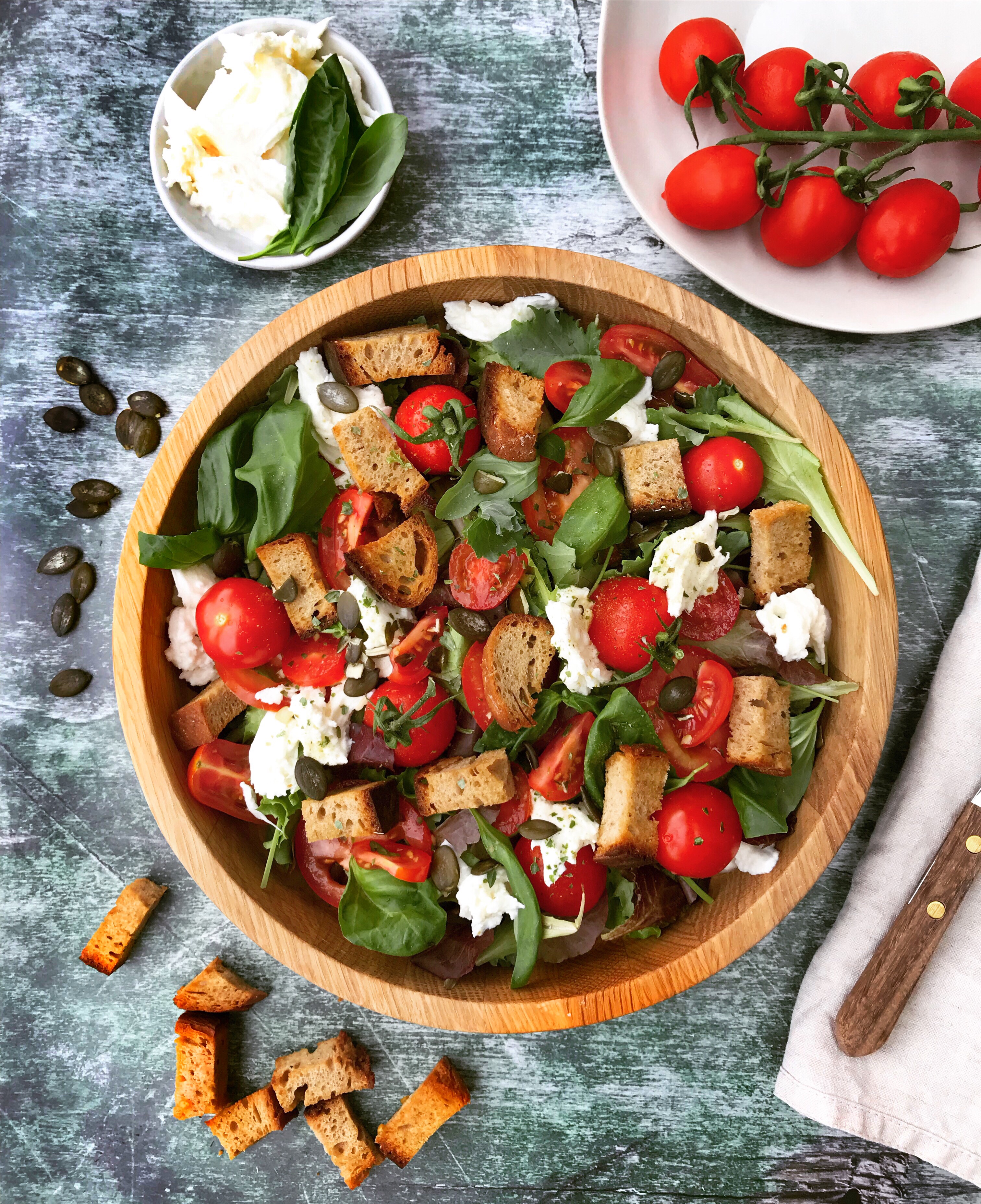 Brot Salat Caprese 