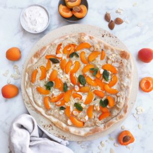 Marillen-Flammkuchen mit Vanille-Creme