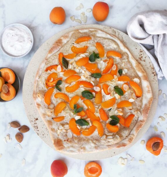 Marillen-Flammkuchen mit Vanille-Creme