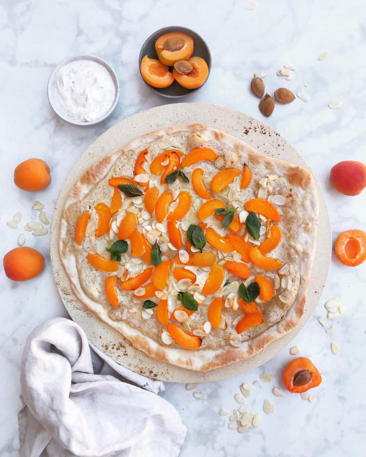 Marillen Flammkuchen mit Vanille Creme