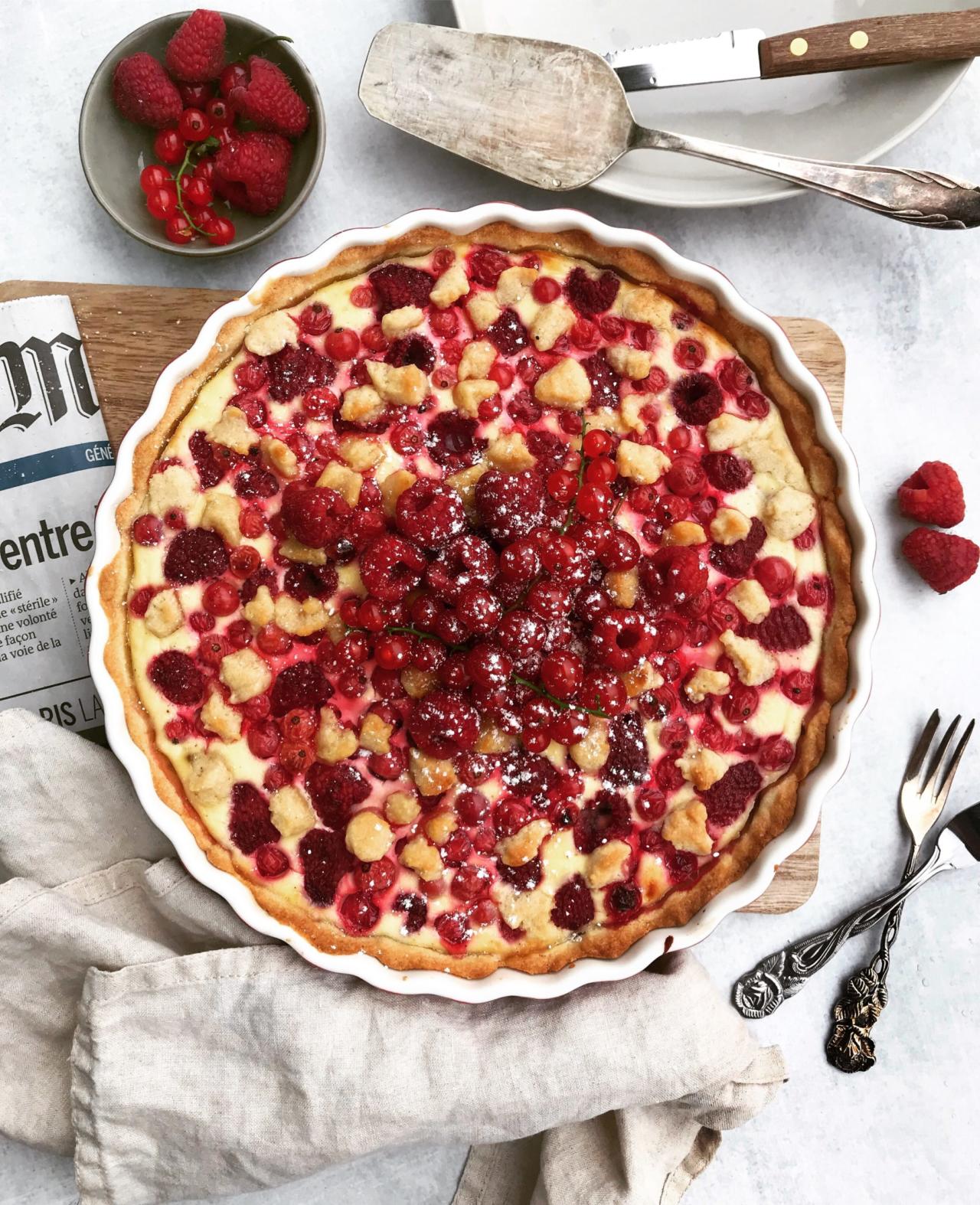 Himbeer Ribisel Tarte mit Sauerrahm Créme