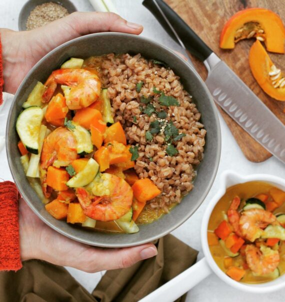 Kürbis Curry mit Garnelen und Dinkelreis