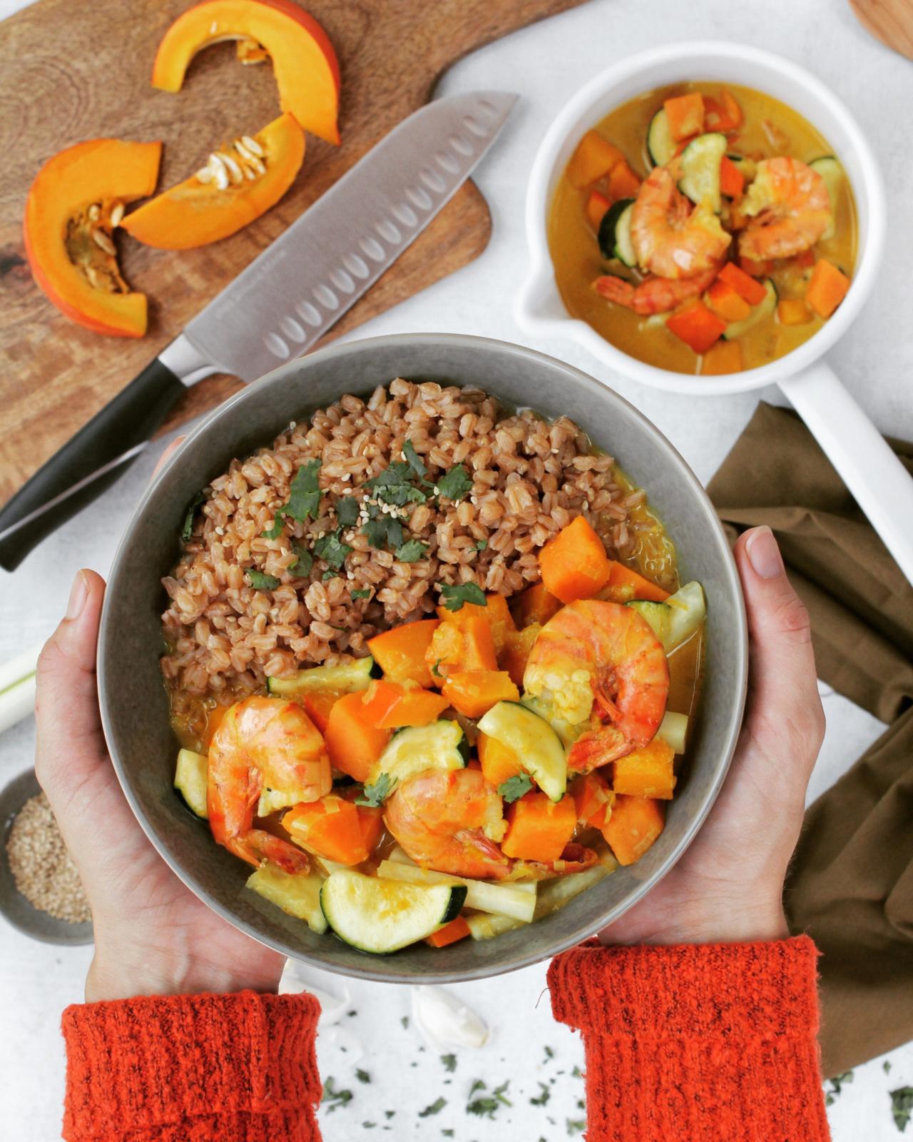 Kürbis Curry mit Garnelen und Dinkelreis