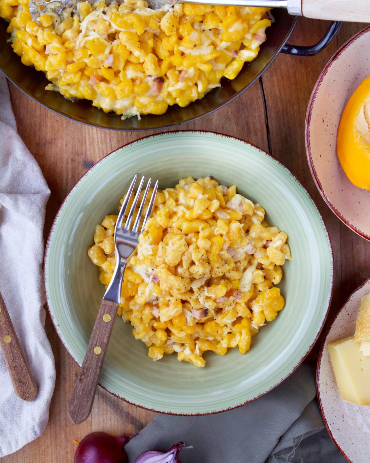 Kürbisspätzle mit Speck und Käse
