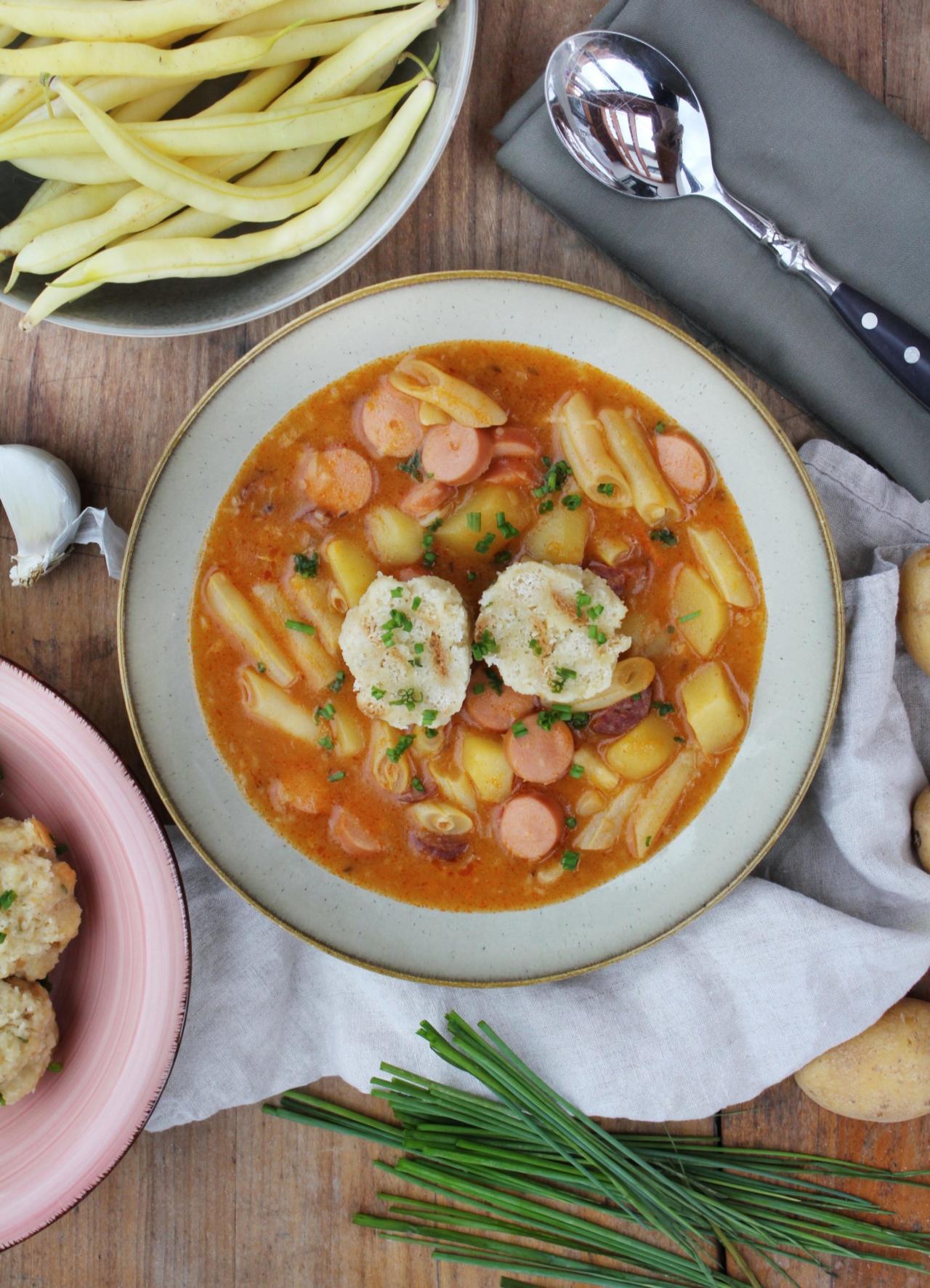 Fisolengulasch mit Mini Dinkel Knödel