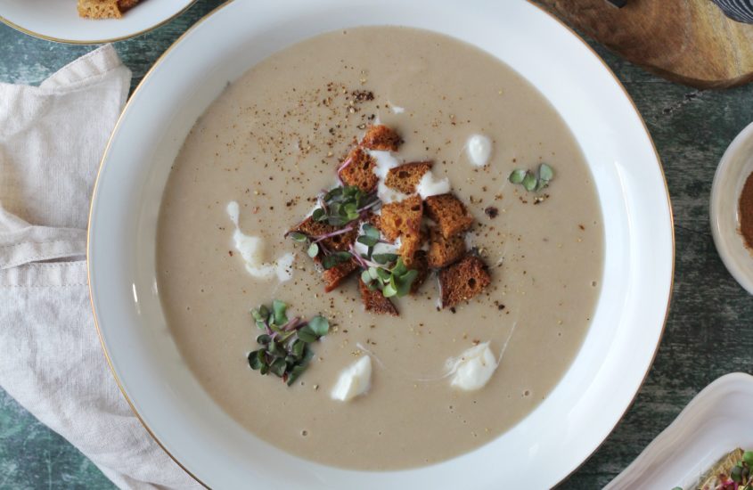 Maroni Suppe mit Zimt Brotwürfeln