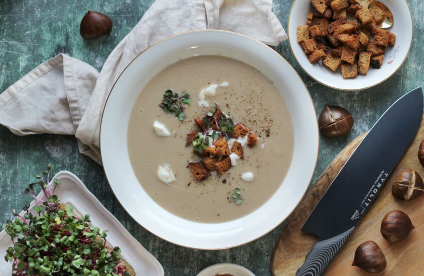 Maroni Suppe mit Zimt Brotwürfeln