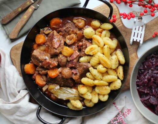 Maroni Rinderschmortopf mit Thymian Gnocchi und Blaukraut