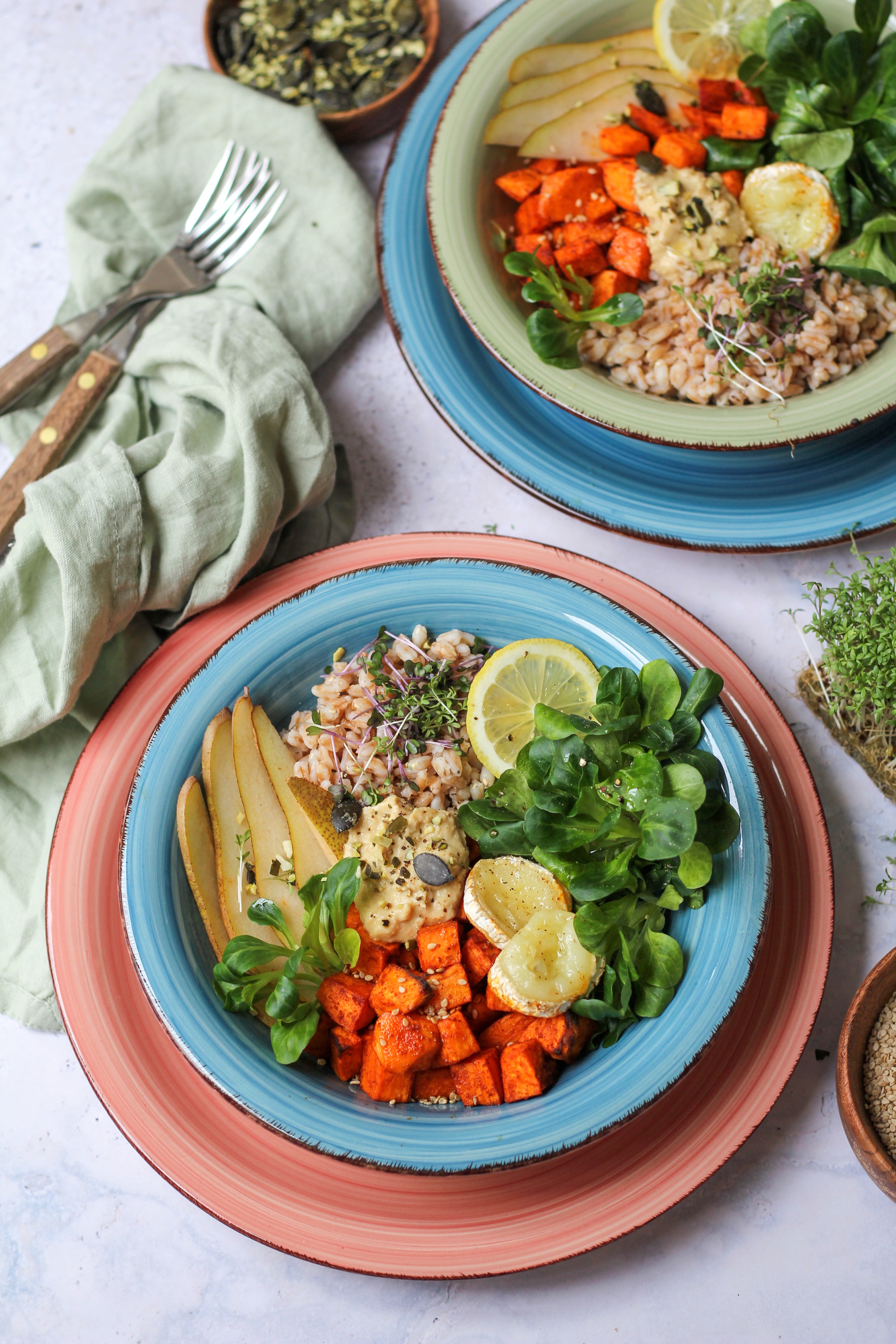 Salat Bowl mit gerösteten Süsskartoffel 