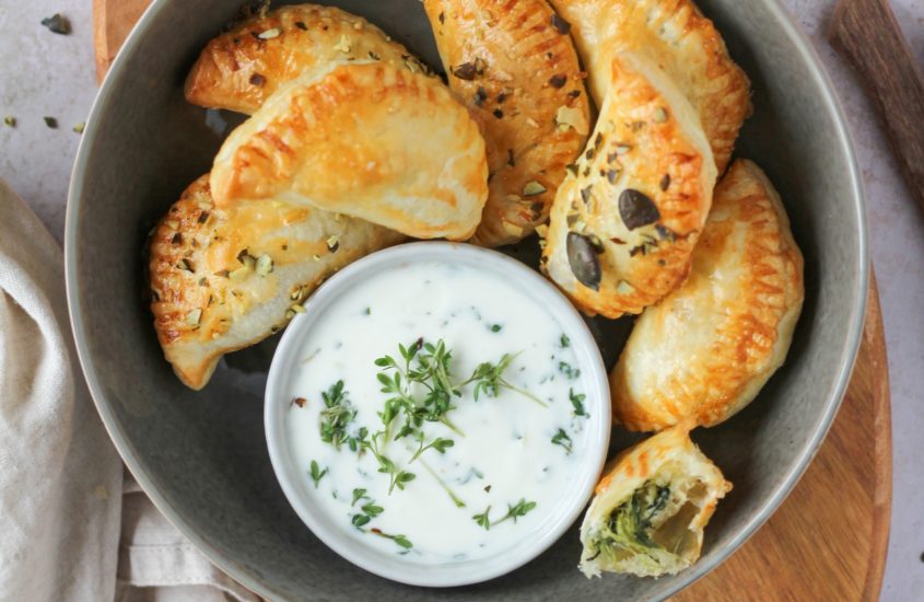 Topfenteig Tascherl mit Spinat und Feta Käse