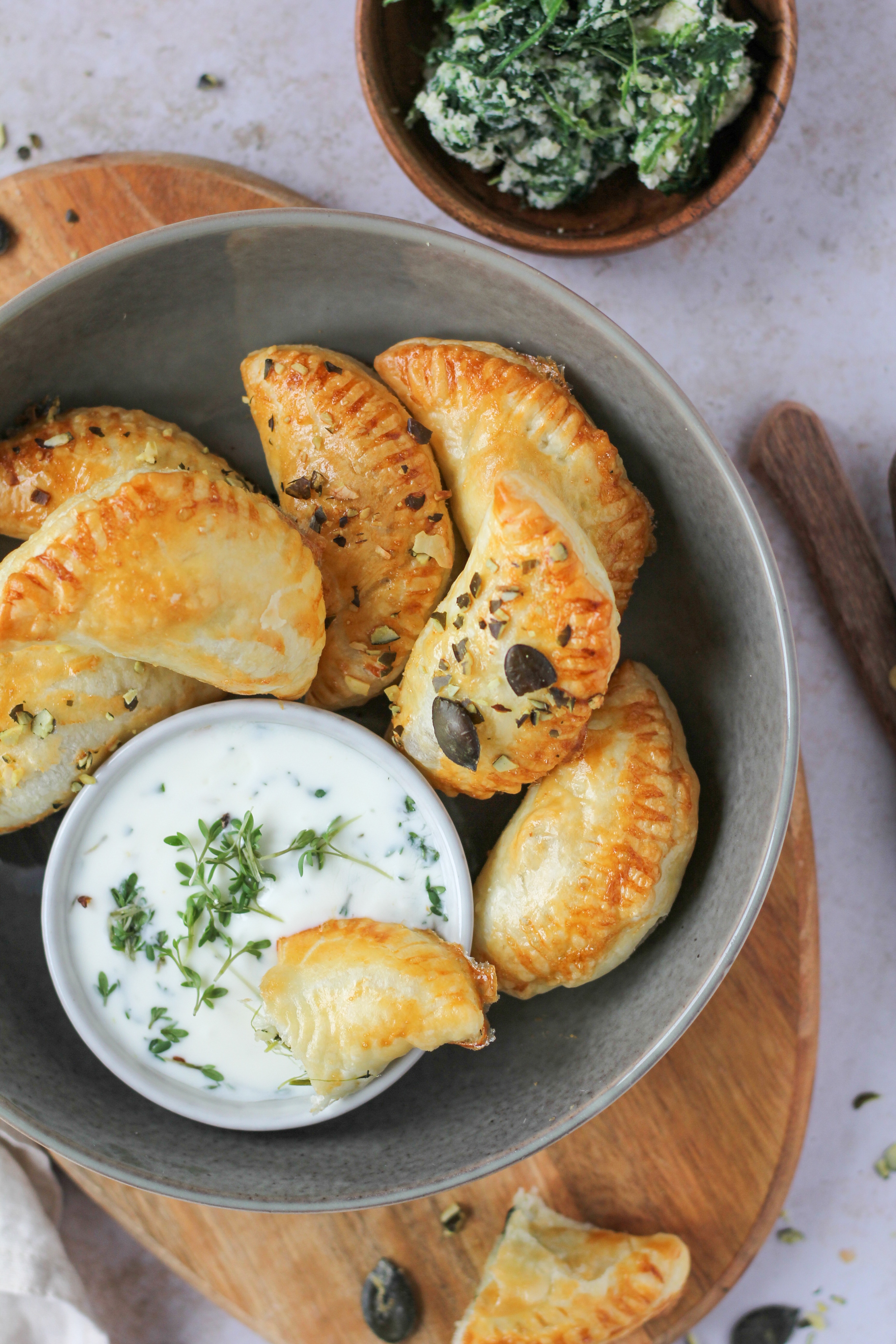 Topfenteig Tascherl mit Spinat und Feta Käse