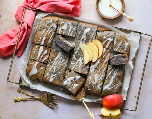 Mohnkuchen mit Apfelmus