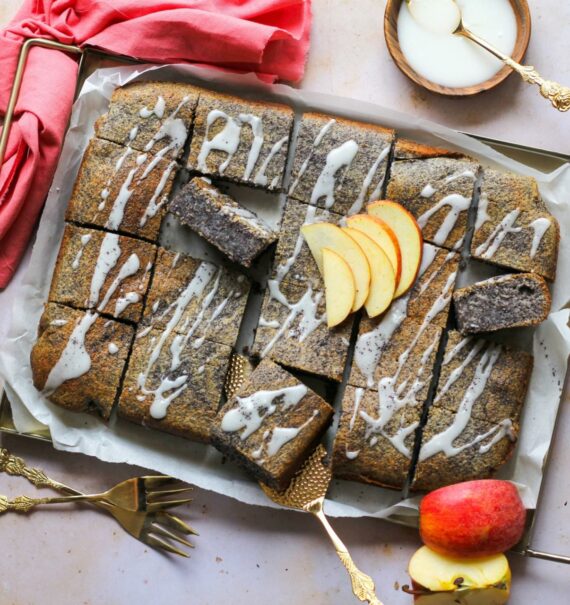 Mohnkuchen mit Apfelmus