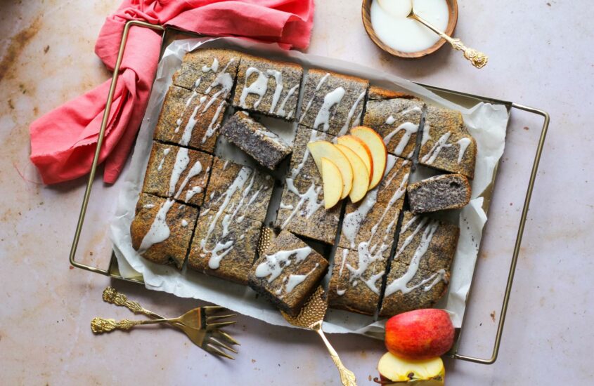 Mohnkuchen mit Apfelmus