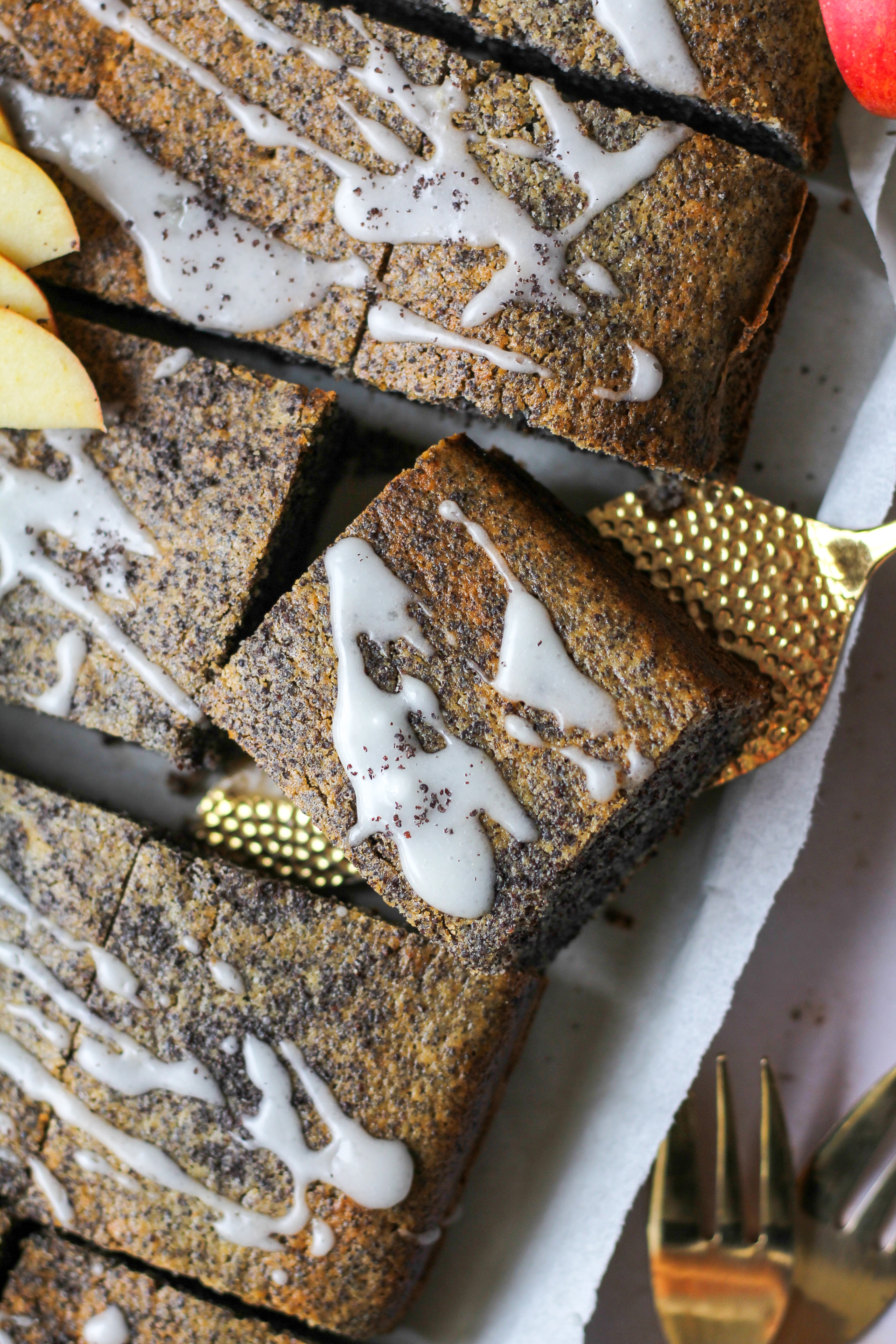 Mohnkuchen mit Apfelmus