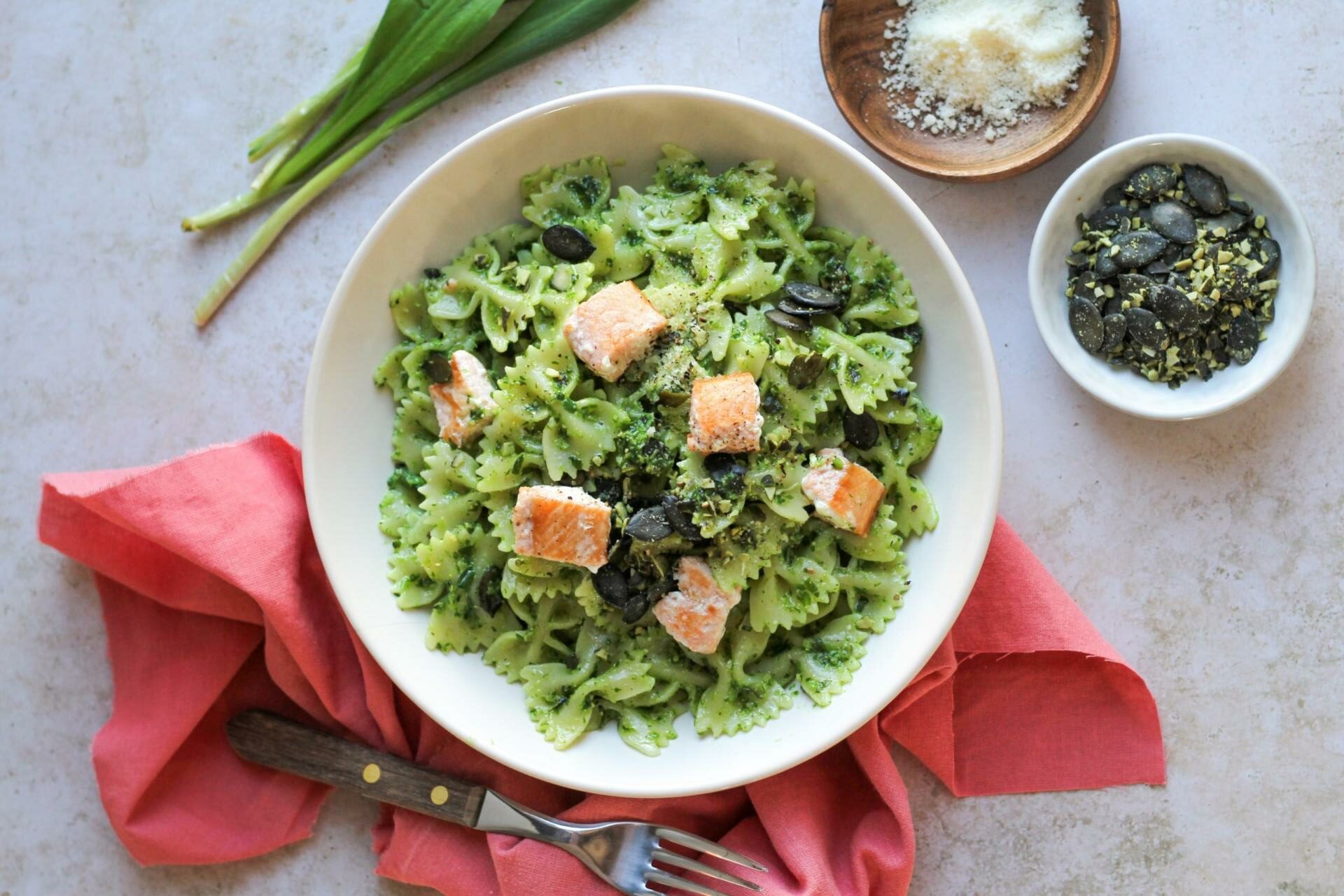 Bärlauch-Nudeln mit Lachs - cookiteasy by Simone Kemptner Bärlauch-Nudeln mit Lachs - cookiteasy by Simone Kemptner