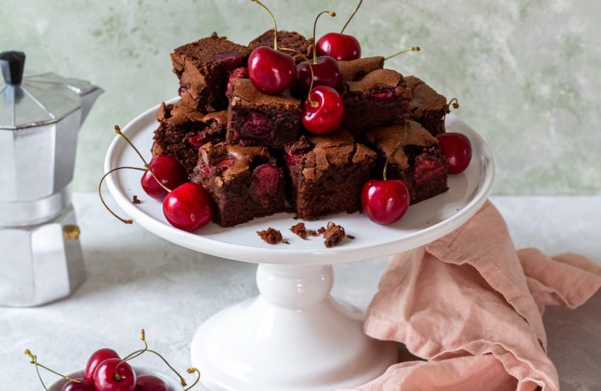 Schoko Brownies mit Kirschen