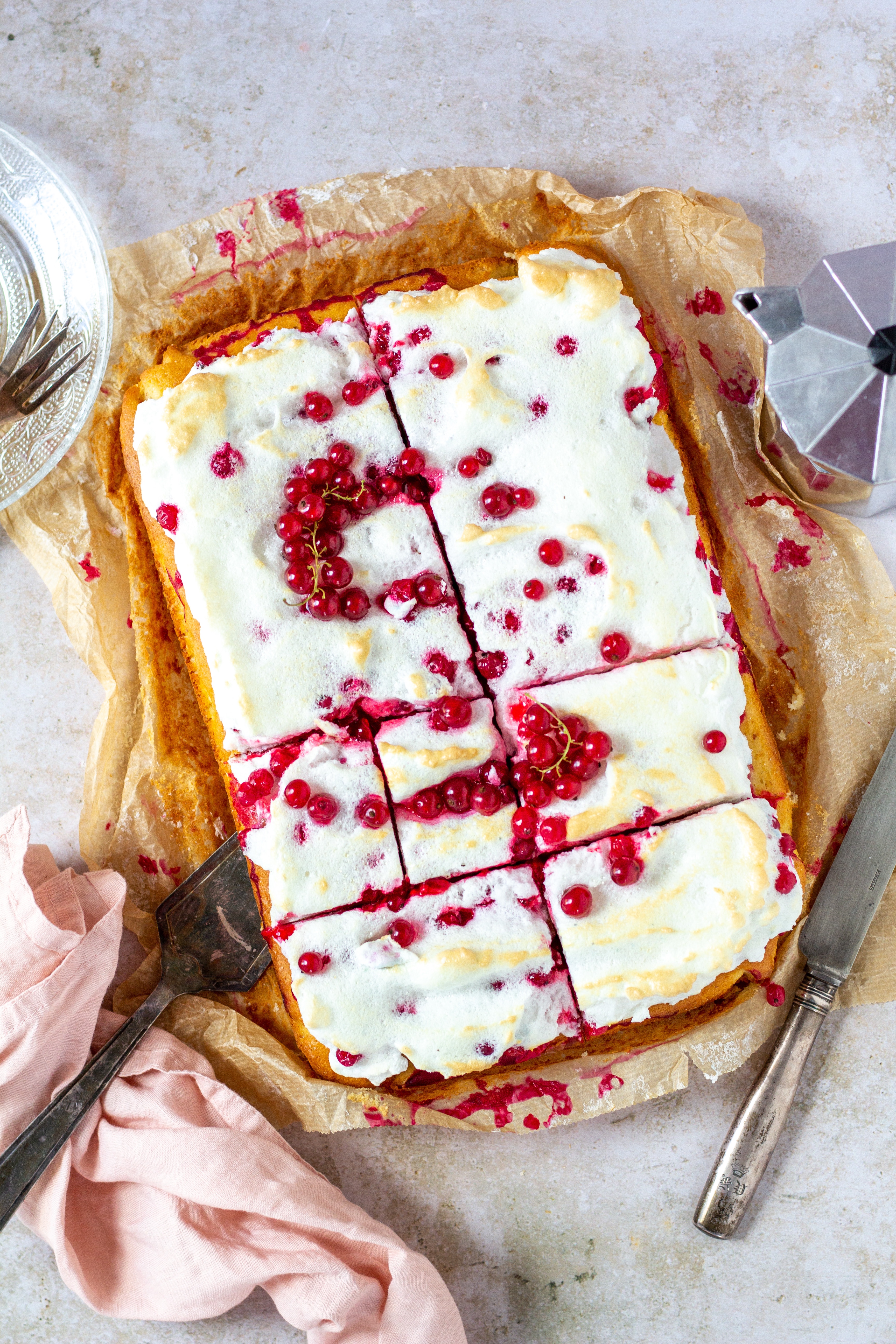 Ribiselkuchen mit Eischnee