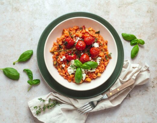 Tomaten-Eintopf mit Zucchini und Feta