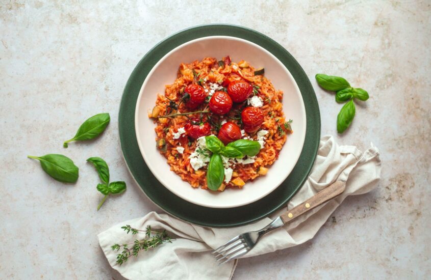 Tomaten-Eintopf mit Zucchini und Feta