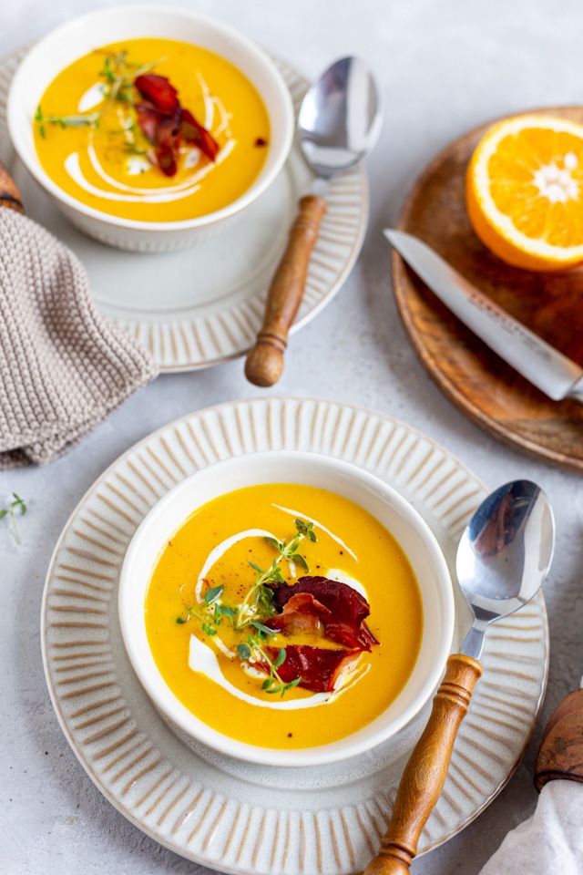 Karotten-Orangen-Suppe mit Ingwer Karotten-Orangen-Suppe mit Ingwer