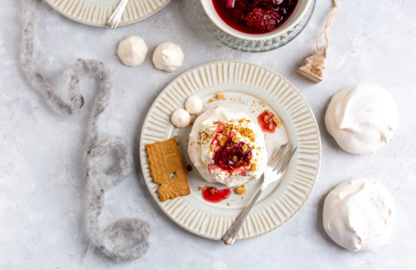 Mini Pavlova mit Zwetschkenröster