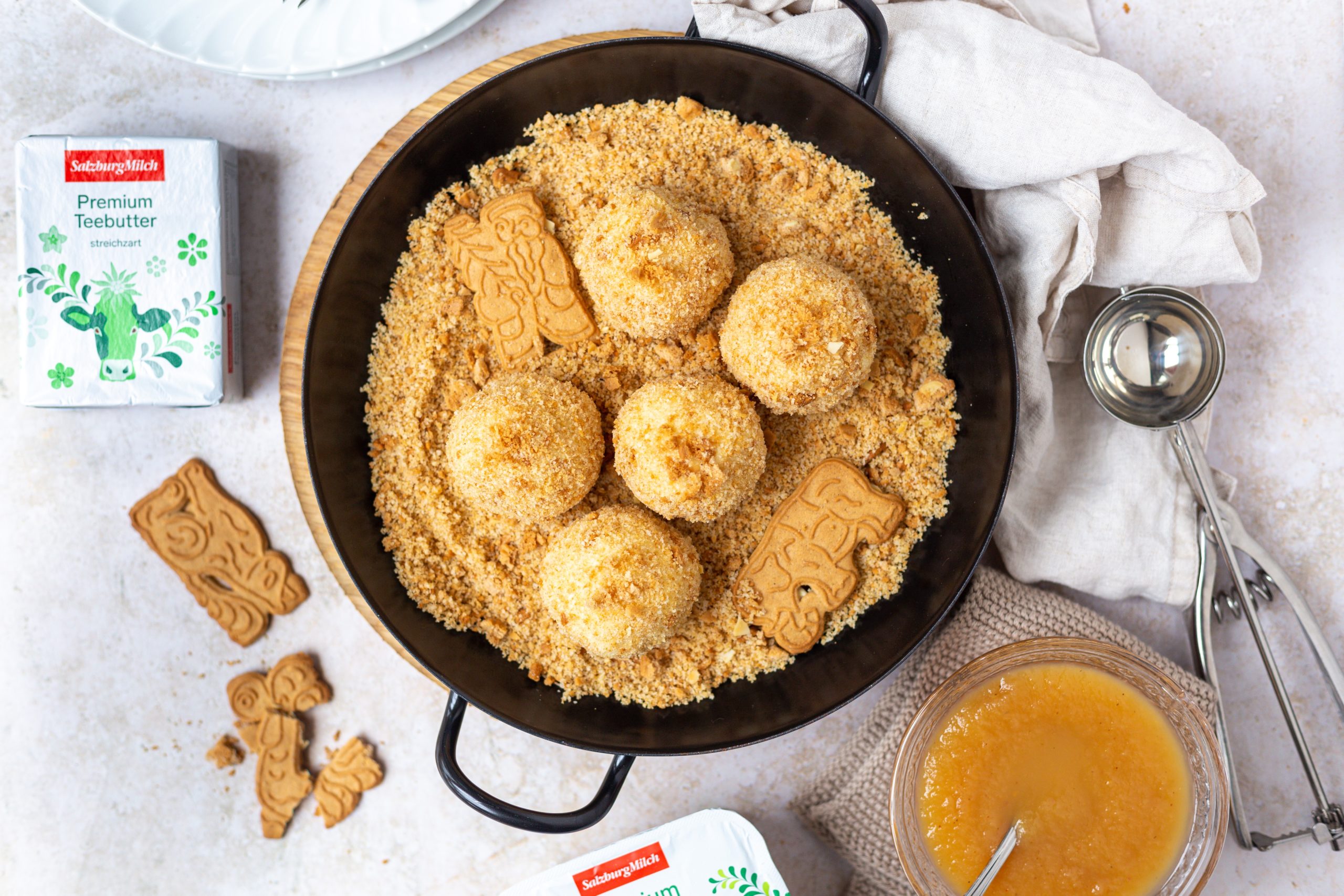 Spekulatius Topfenknödel mit Apfelmus