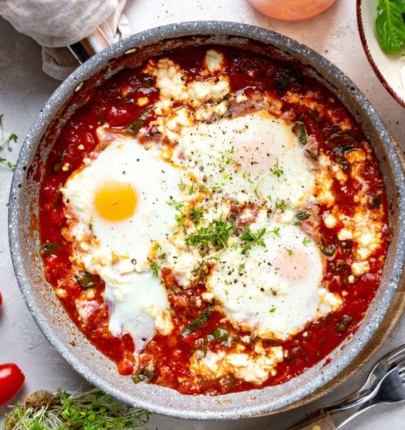 Shakshuka mit Spinat und Feta Käse