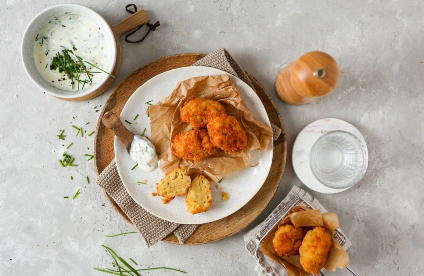 Nudel-Kroketten mit Schnittlauch-Dip
